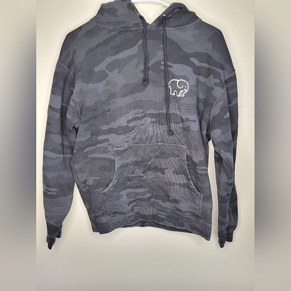 ivory ella Other - Ivory Ella pullover black camo hoodie, size Small S